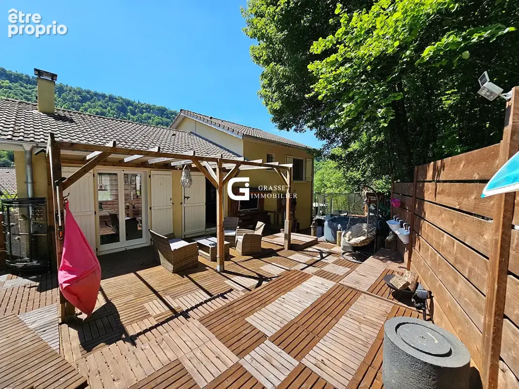 Maison Oyonnax 7 pièce(s) 110 m2 - photo 2