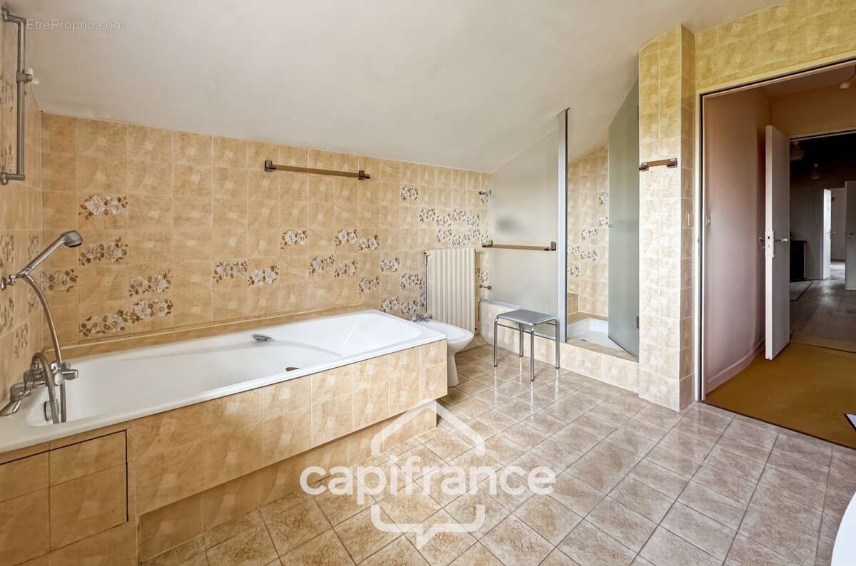 Maison de maître de caractère sur 6ha de terrain - photo 13