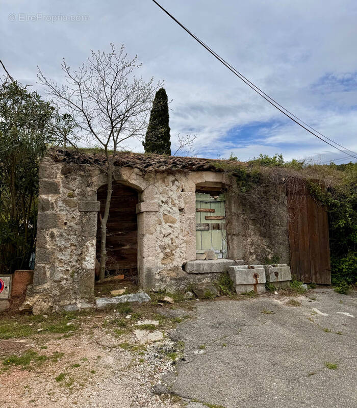 Maison à SOLLIES-TOUCAS