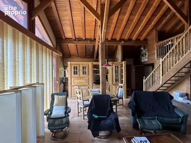 Maison 194 m² à Saint-Sulpice  - photo 8