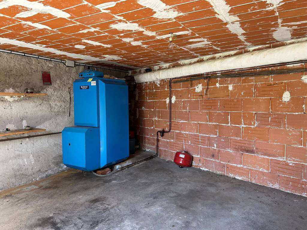 Maison rénovée avec hangar attenant - photo 10