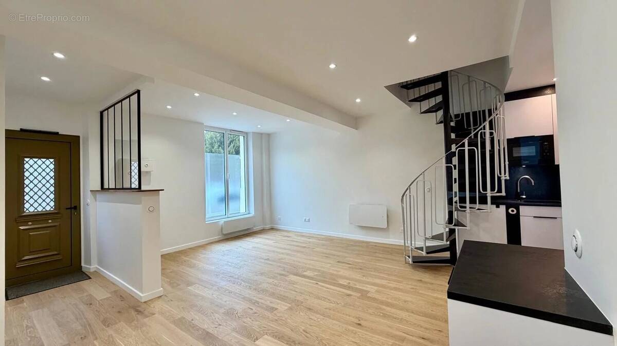 Appartement à PARIS-18E