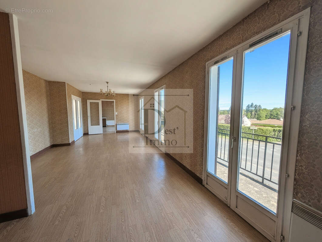 Cussac — Maison familiale modulable en 2 logements (avec garages et jardin) - photo 4