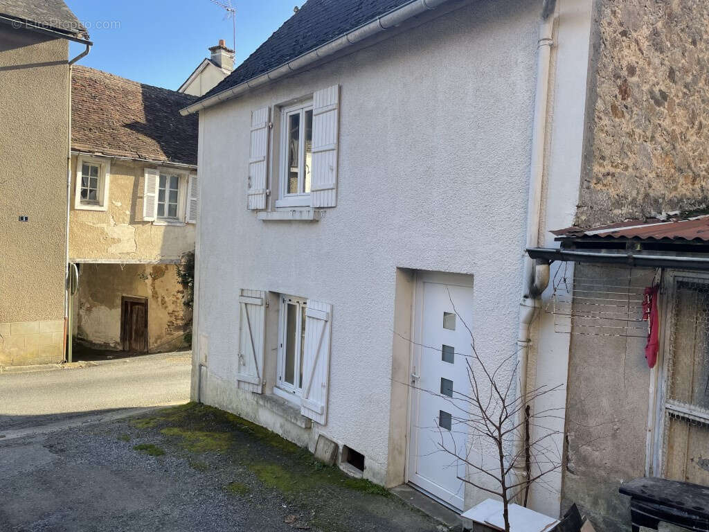 Dans le village d'Arnac-Pompadour - photo 5