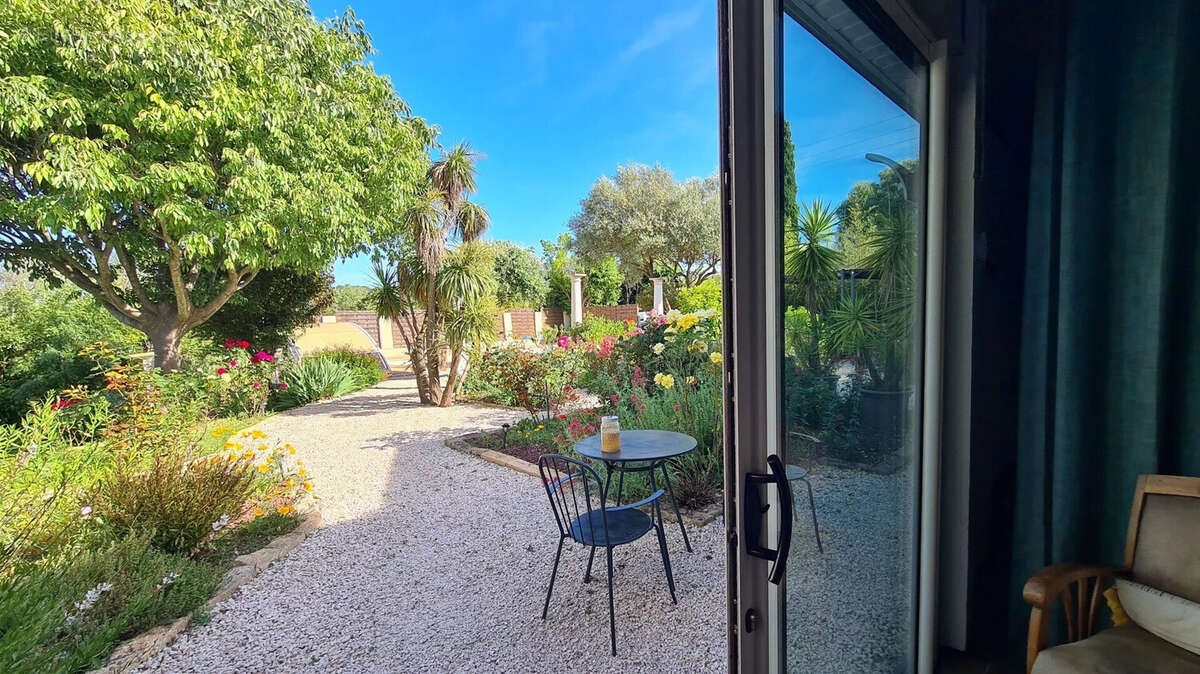 vue de la cuisine - Maison à TOURBES