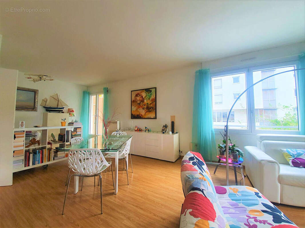 Appartement à COURBEVOIE