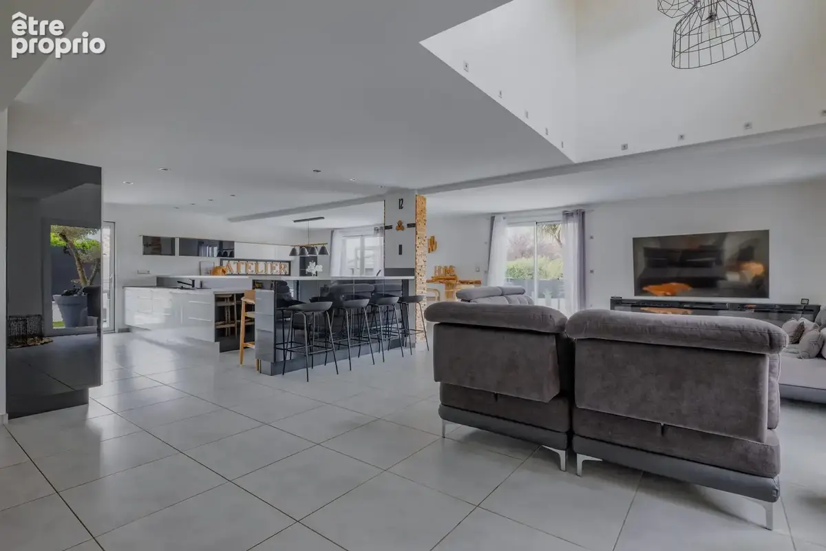 Maison 7 pièces 200 m² à vendre à Jons (69330) - photo 3