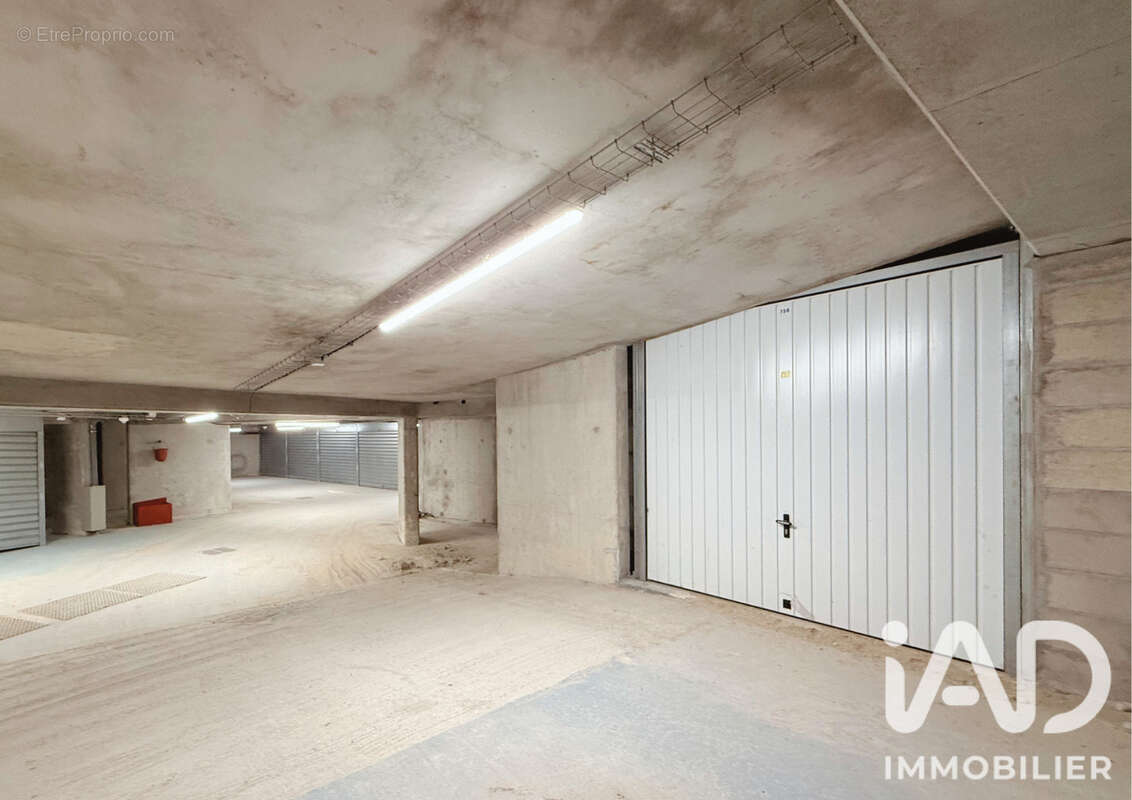 Parking 12 m² à Paris-19e  - photo 3