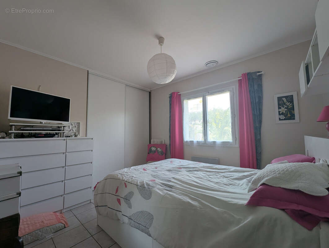 A vendre - puisserguier - villa t4 + bureau de 110 m2 hab sur 540 m2 de terrain avec terrasse et piscine - photo 7