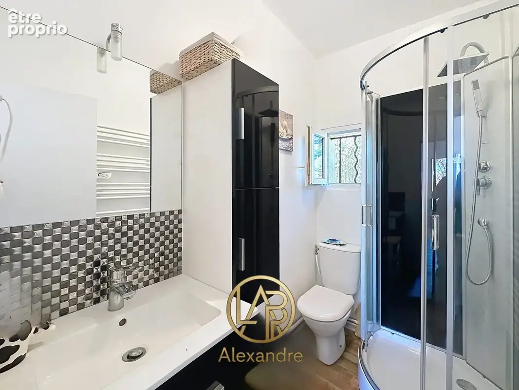 Salle de douche étage