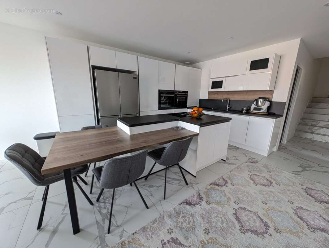 Maison à LES MARTRES-DE-VEYRE