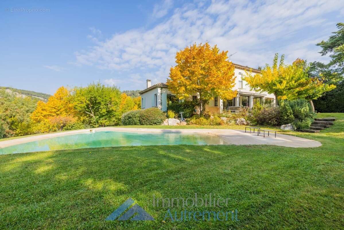 Maison à LE THOLONET