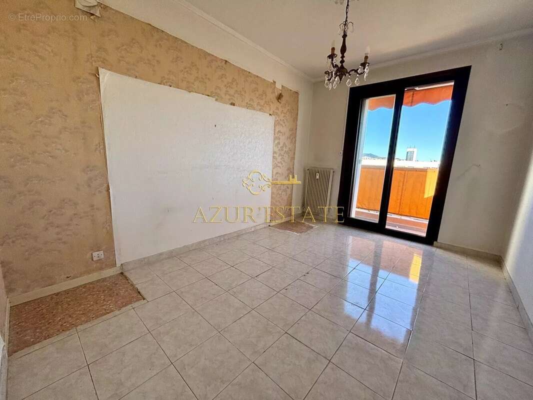 Appartement à SAINT-LAURENT-DU-VAR