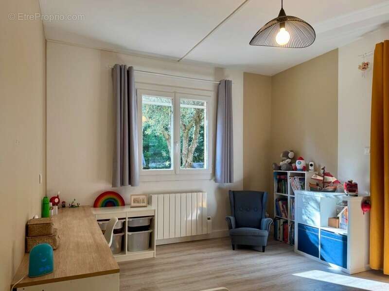 Maison familiale de plain-pied de 150 m², au fond d’une impasse, sans vis-à-vis et au calme - photo 3