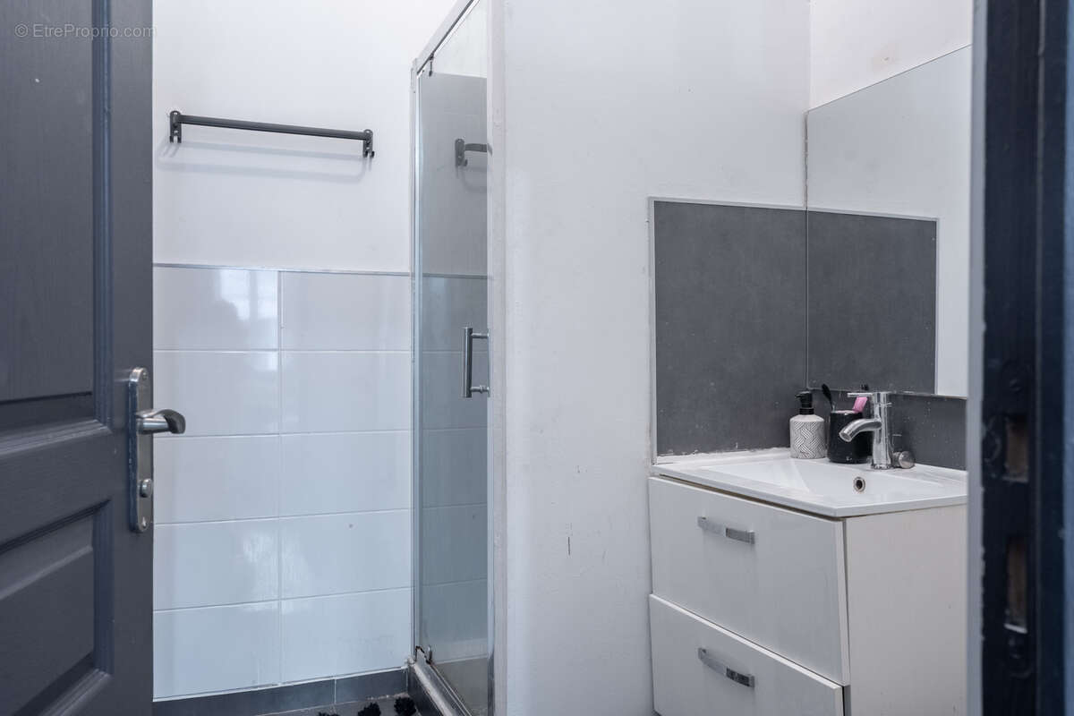 Appartement à MARSEILLE-4E