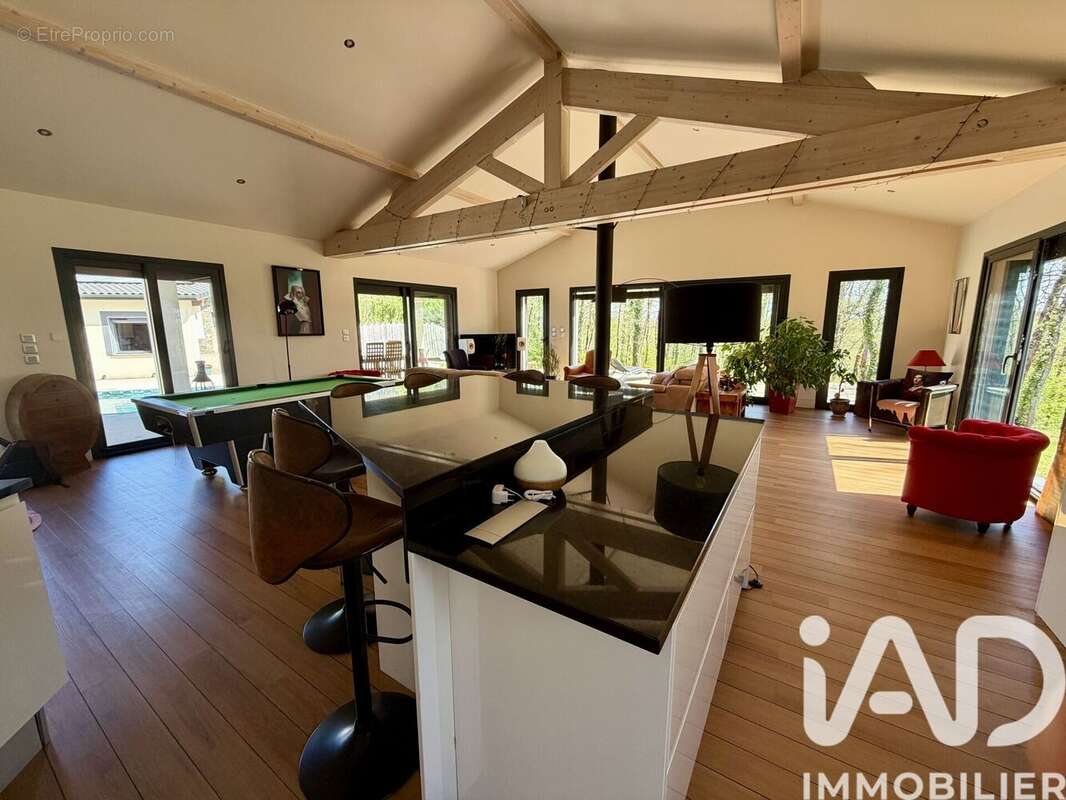 Maison 223 m² à Pechbonnieu  - photo 7