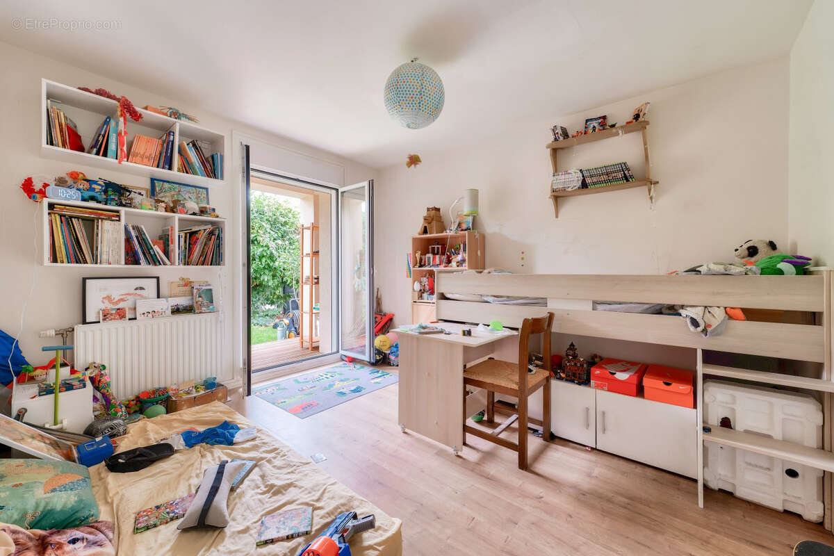 Belle Maison familiale de 265 m² rénovée sur un terrain arboré de 1 229m² ? Les Loges-en-Josas (quartier La Garenne) - photo 8