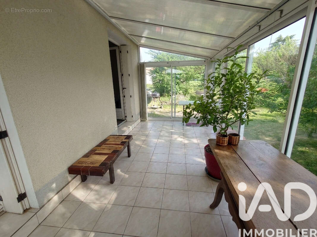 Maison 93 m² à Saint-Junien  - photo 2
