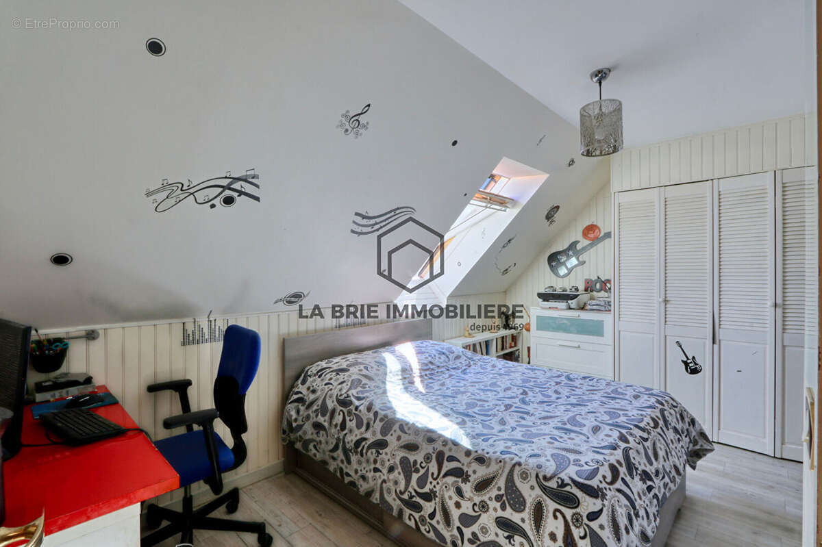 Maison à BRIE-COMTE-ROBERT