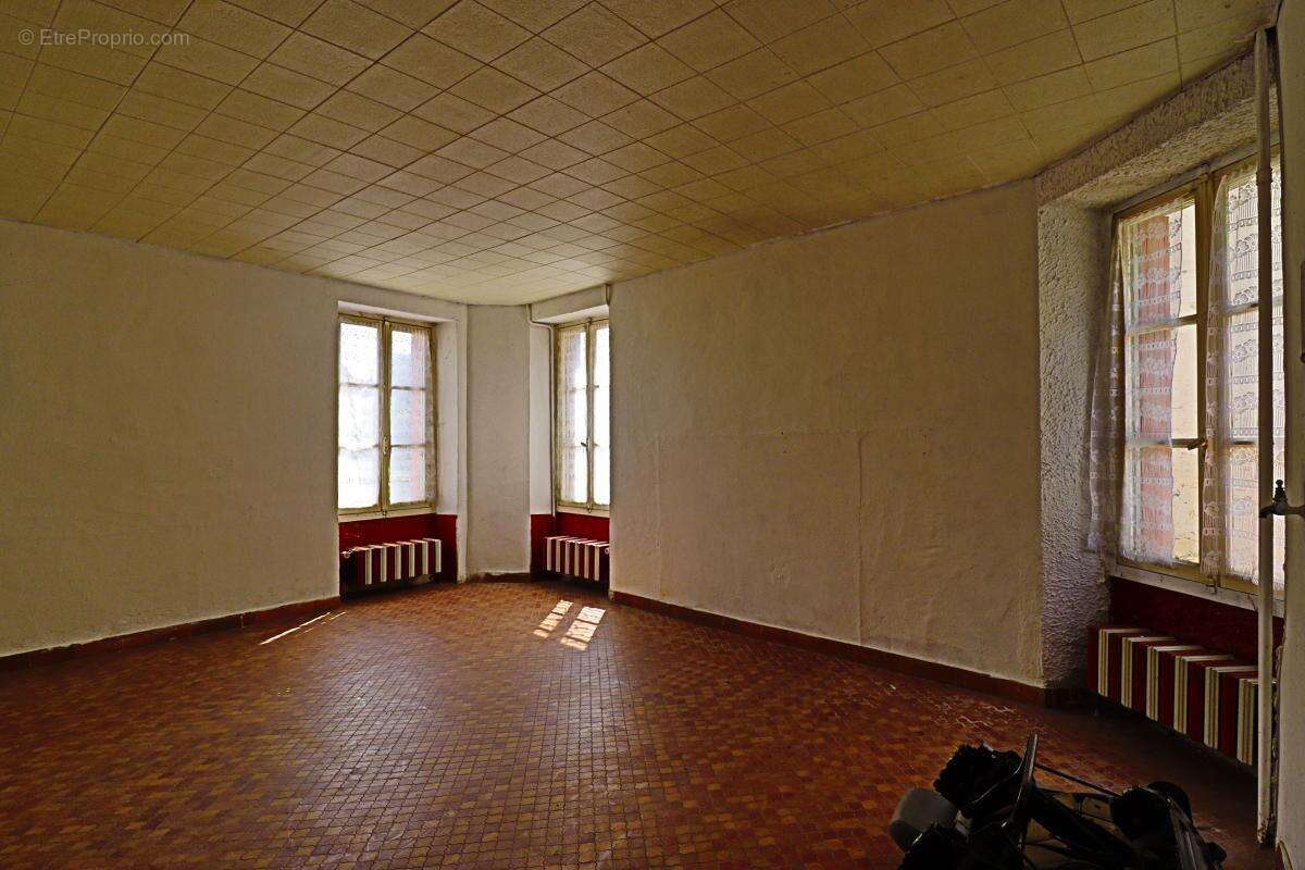 Maison à SURY-EN-VAUX
