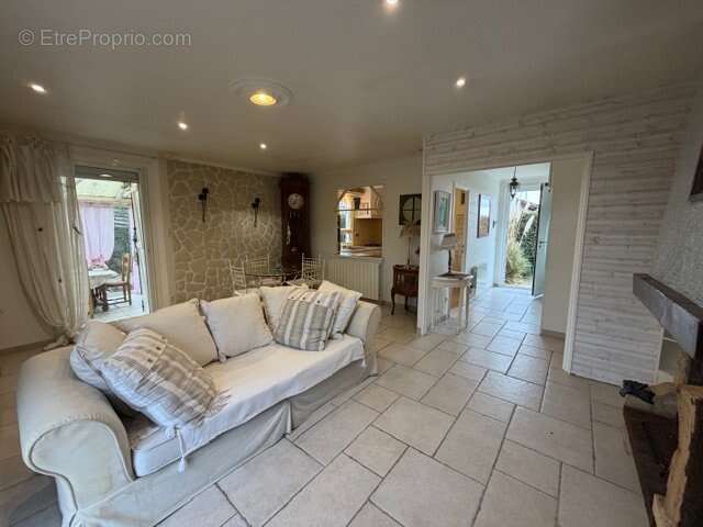 Maison de caractère secteur Veauche – 147 m² sur terrain clos et arboré de 810 m² - photo 6