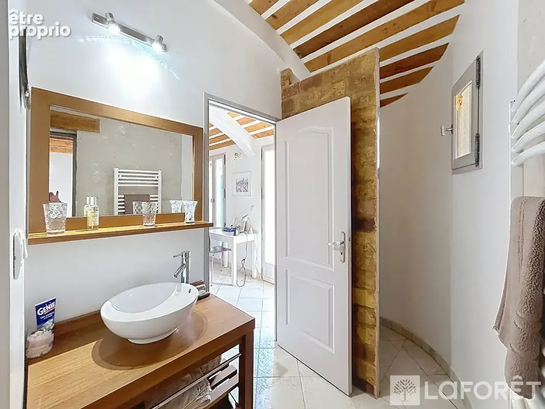 UCHAUX - Maison avec charme, 5 chambres, jardin 1000m² avec piscine - photo 9