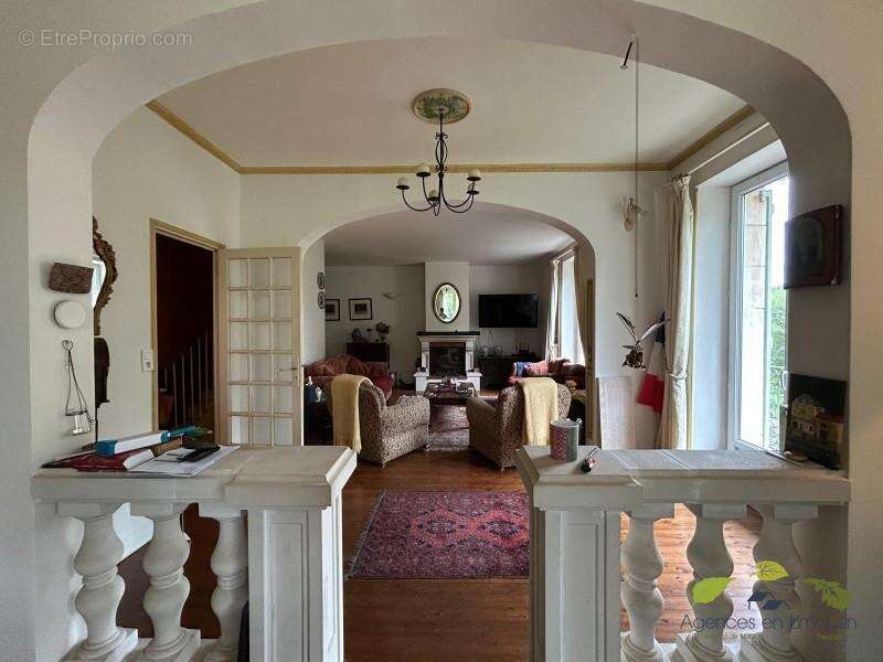 Maison à SAINT-LEONARD-DE-NOBLAT