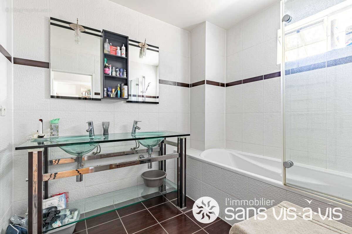 Maison à COURBEVOIE