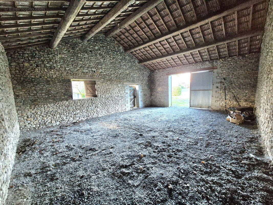 Maison à LEZAN