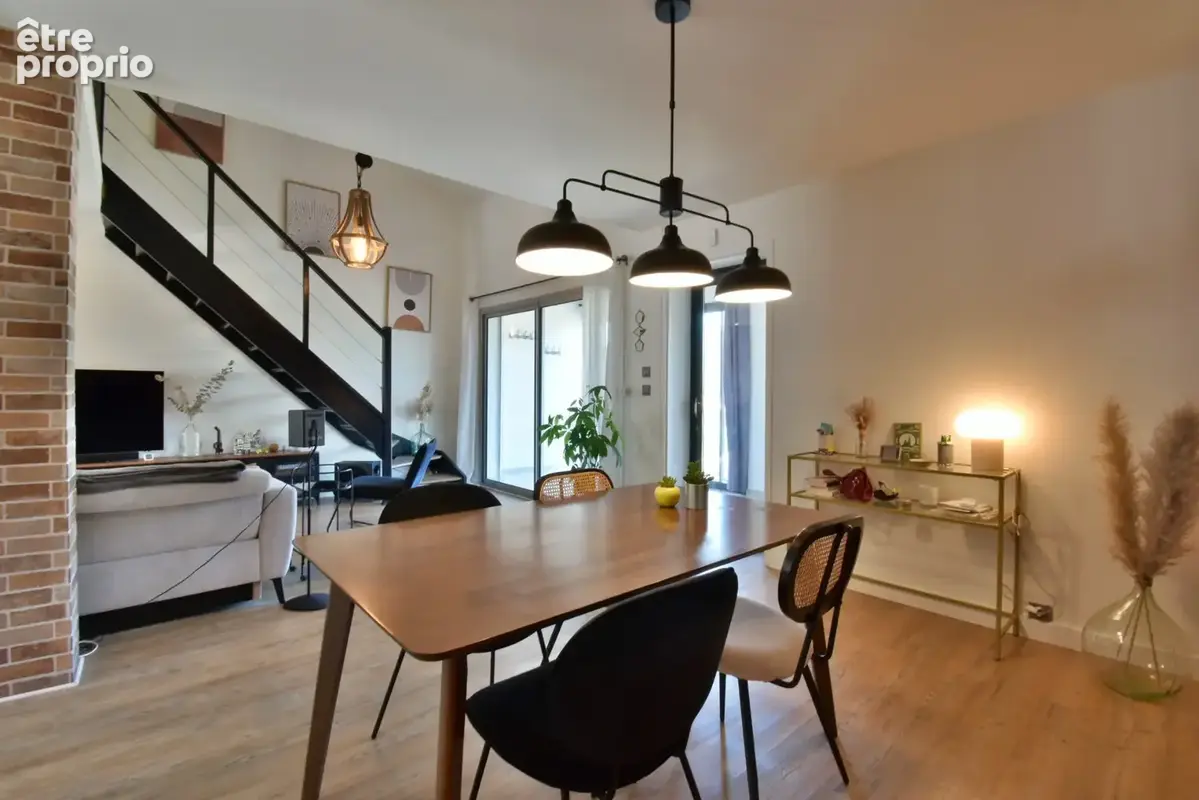 Maison rénovée de 100 m² avec double garage, jardin, terrasses - photo 8