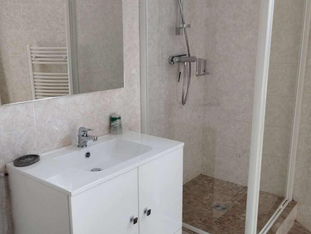 Appartement à COURSEGOULES