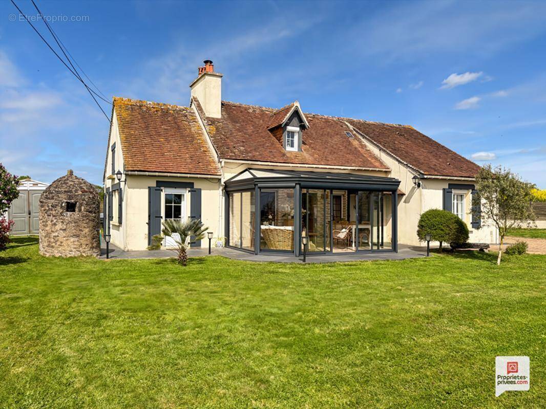 Maison à COULANS-SUR-GEE