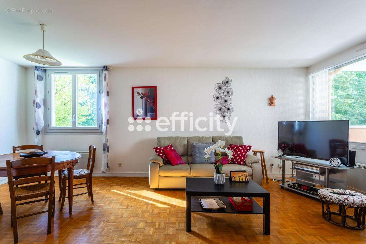 Appartement à SAINT-GENIS-LAVAL