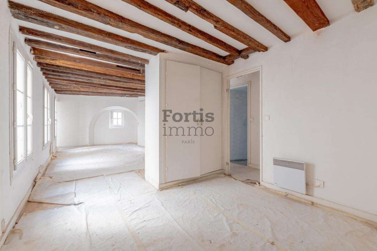 Appartement à PARIS-3E