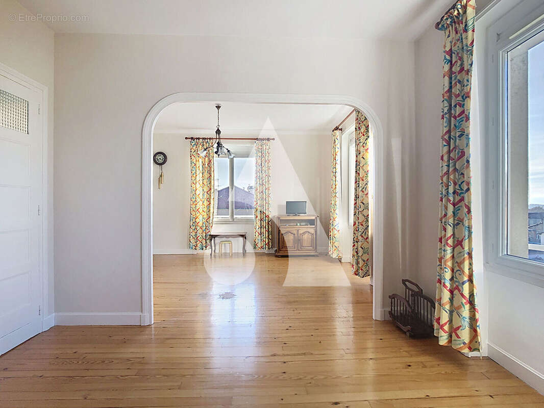 Appartement à SAINT-SYMPHORIEN-SUR-COISE