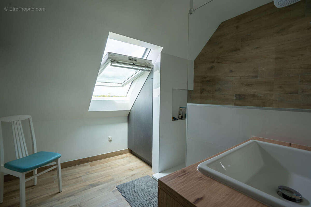 MELGVEN - Maison T5 de 103 m², avec piscine située en impasse et sur une parcelle de plus de 1200 m² - photo 13