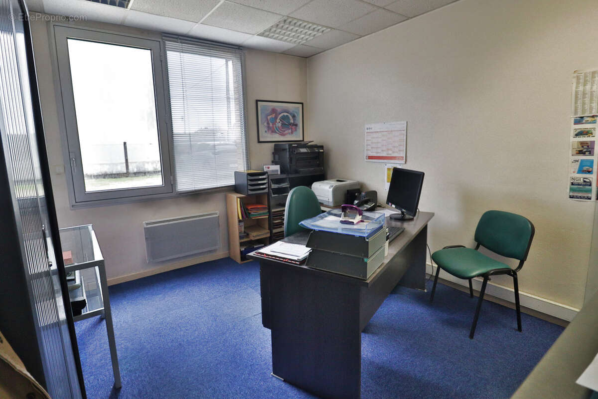 Commerce à PONT-SAINTE-MARIE