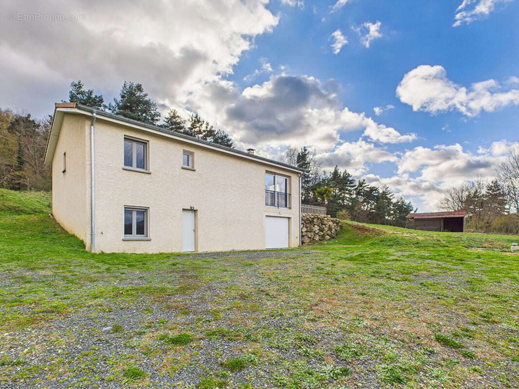 Maison à LE CRESTET