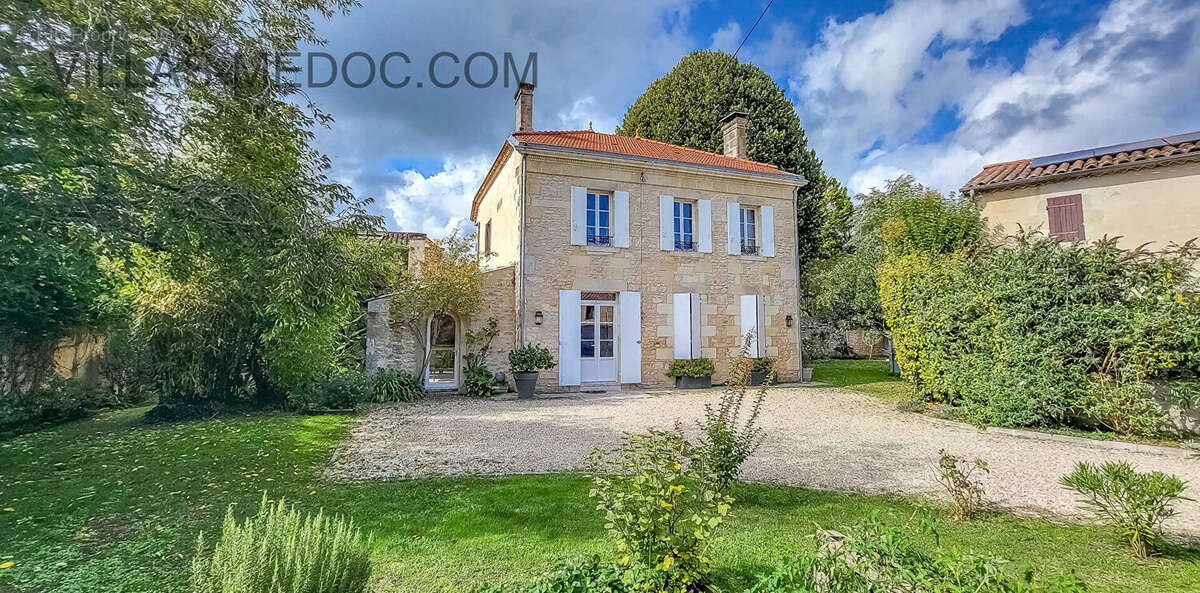 Maison à SAINT-GERMAIN-D'ESTEUIL