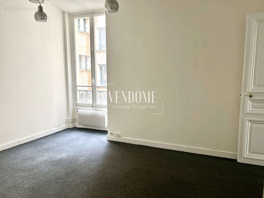 Appartement à PARIS-1E