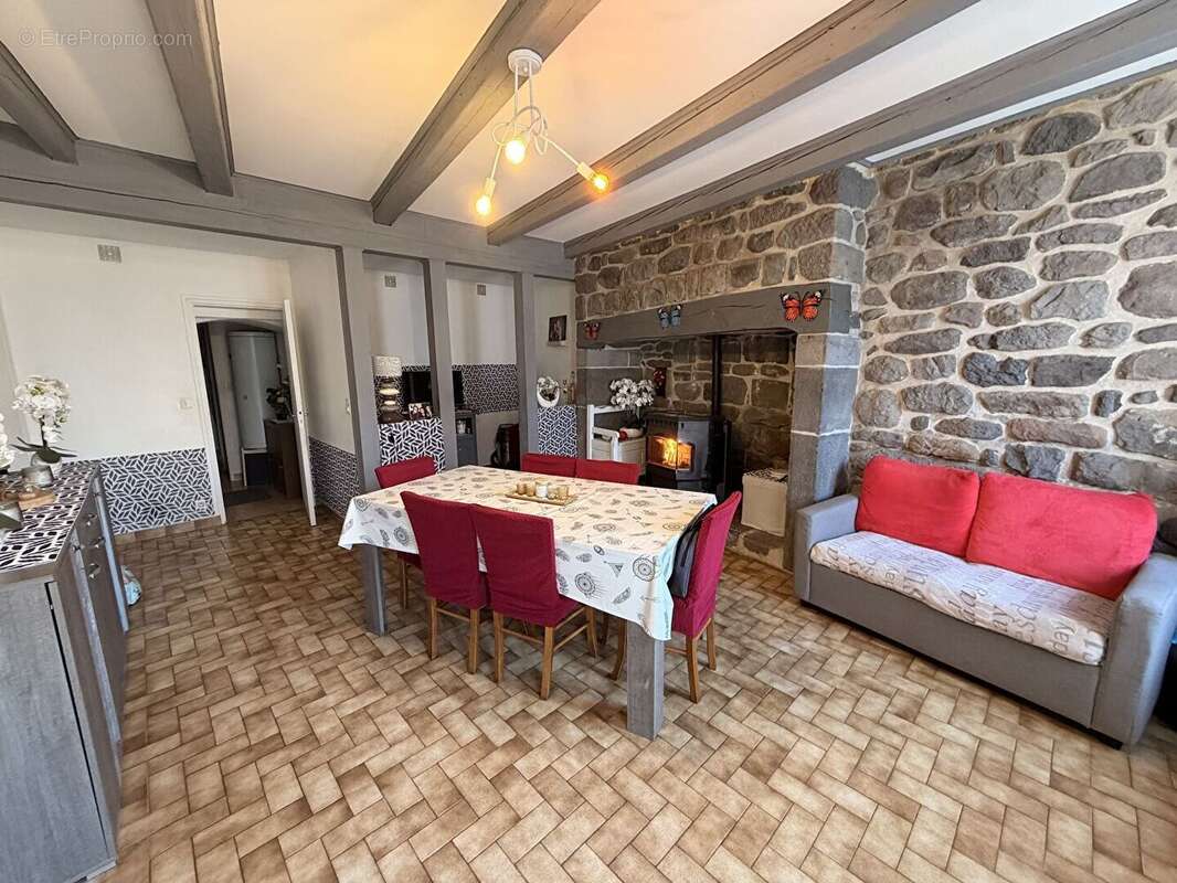 Maison à CEZENS