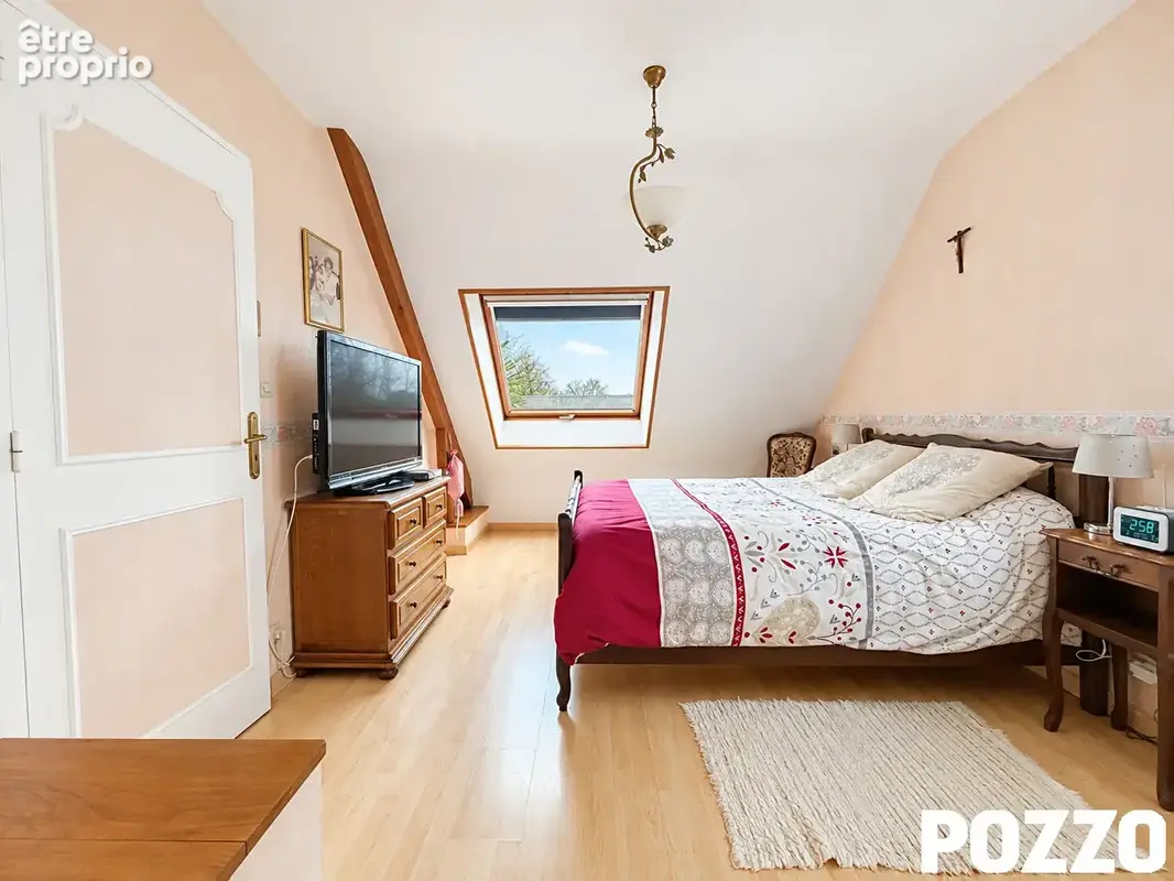 A Vendre - AVRANCHES - LE VAL SAINT PERE - Maison 6 pièce(s) 150 m² - Terrain - photo 7