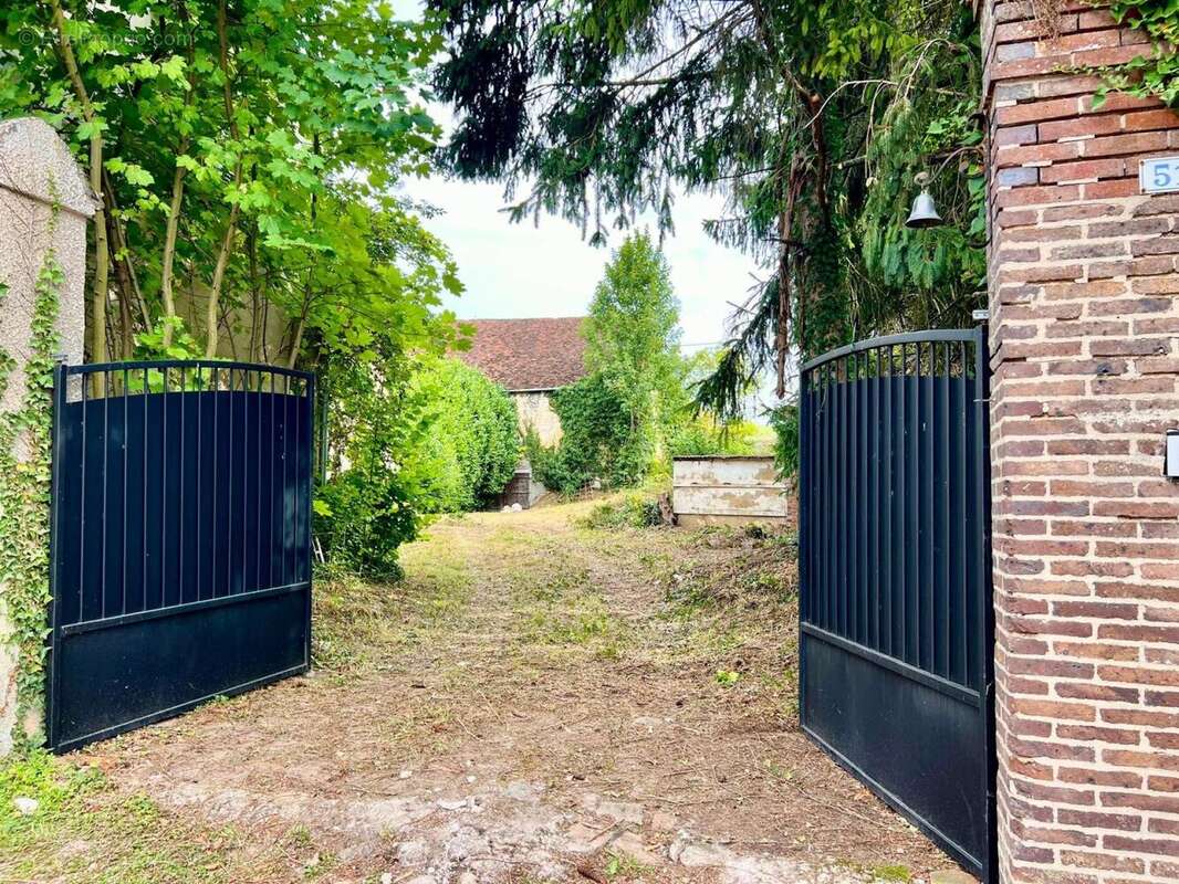 Maison 148 m² à Rigny-Le-Ferron  - photo 2