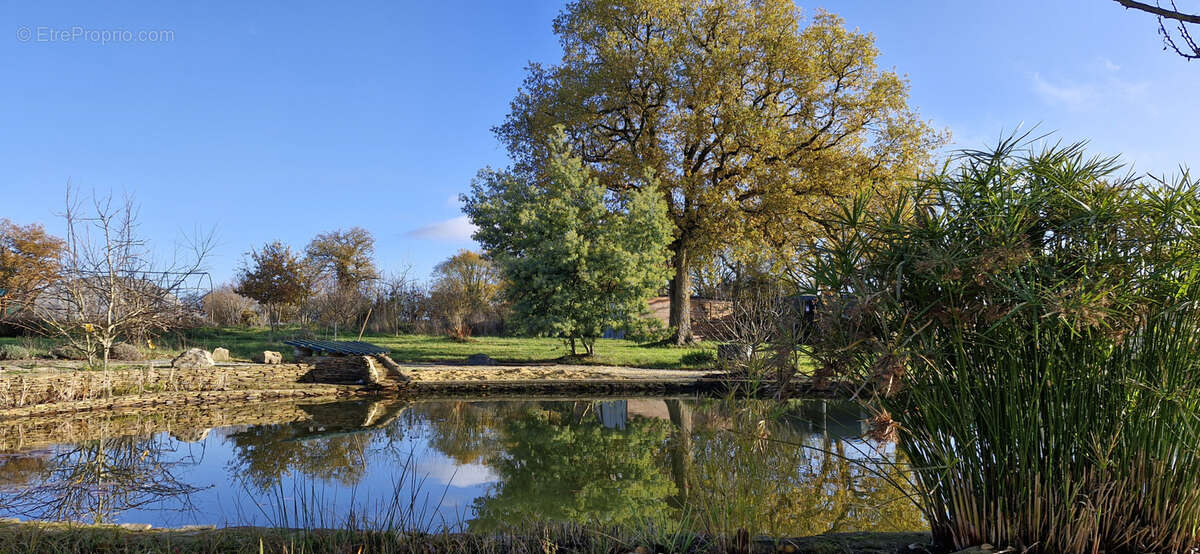 Maison à SAINT-CLEMENT-DE-LA-PLACE