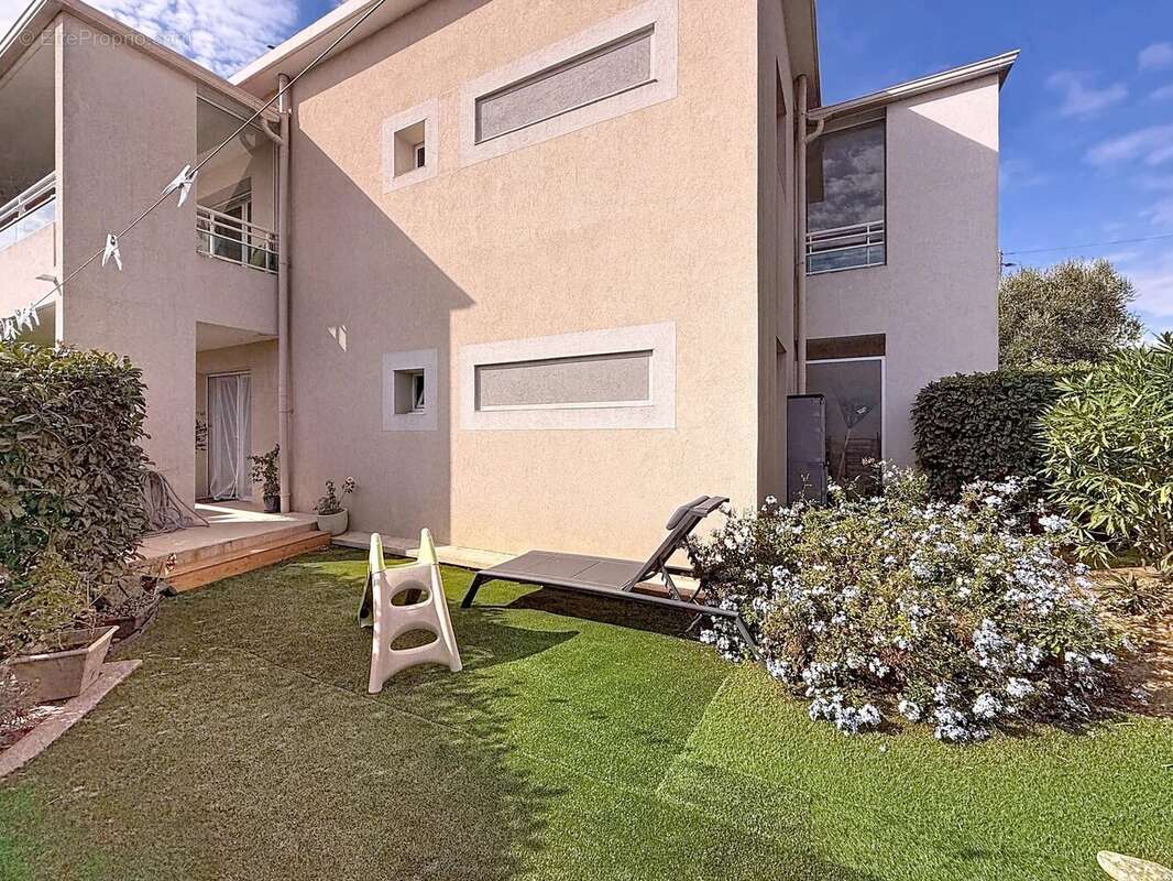 Appartement à SAINT-LAURENT-DU-VAR