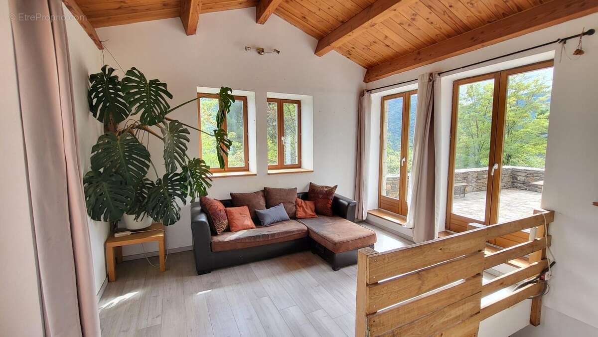 Maison à SAINT-MELANY