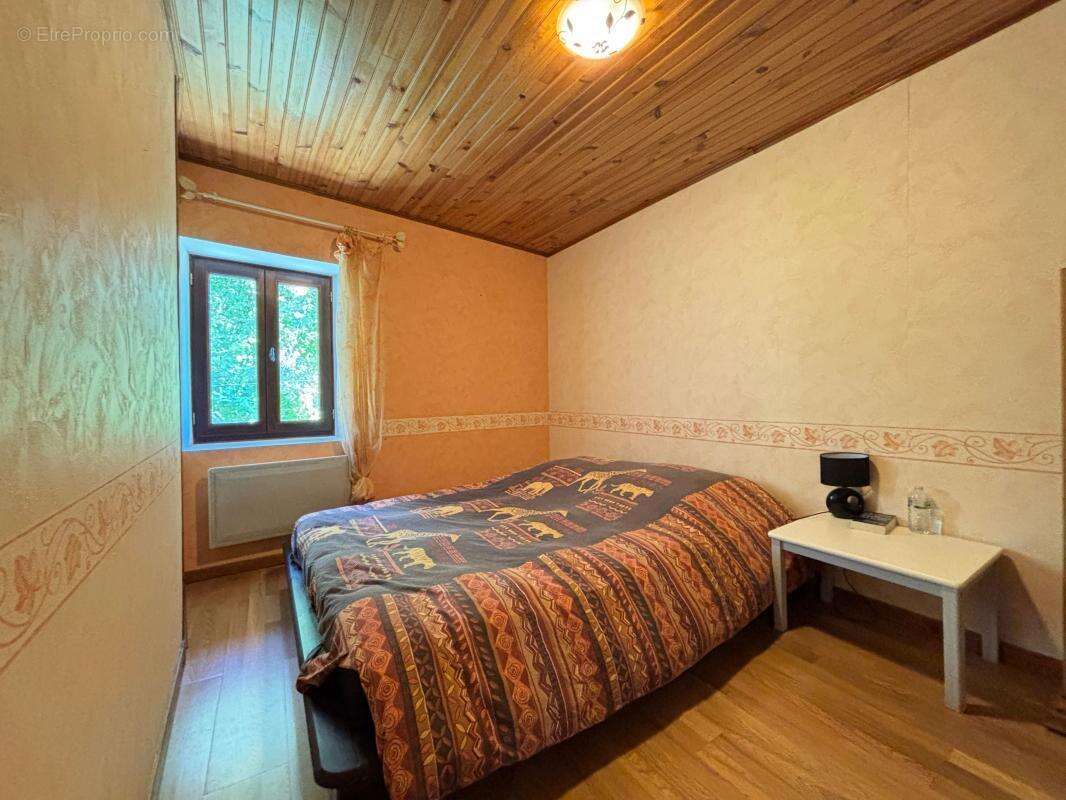 Maison à ENTRE-DEUX-GUIERS