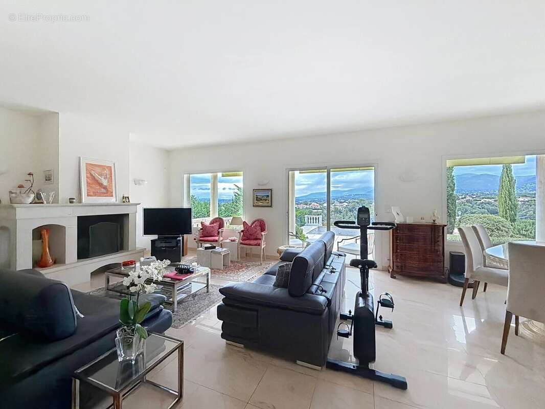 Maison à SAINT-LAURENT-DU-VAR