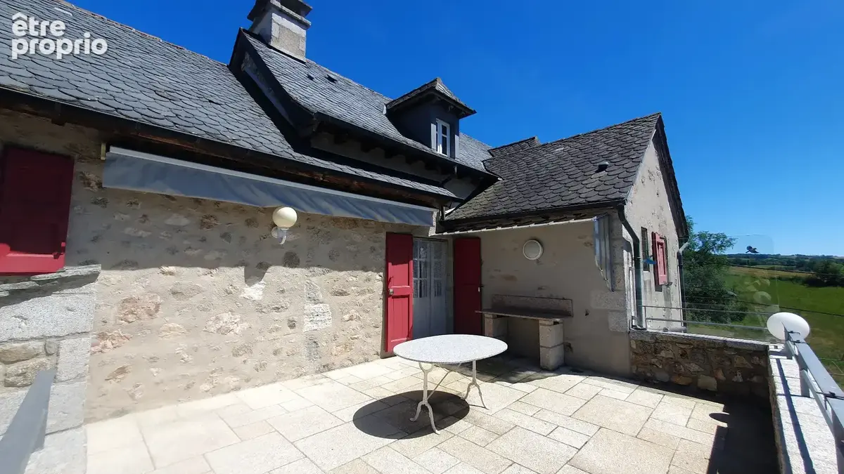 LUNAC  Propriété de caractère en pierre rénovée .220 m² habitables  Dépendances  Spa Terrain 1 805 m² - photo 2