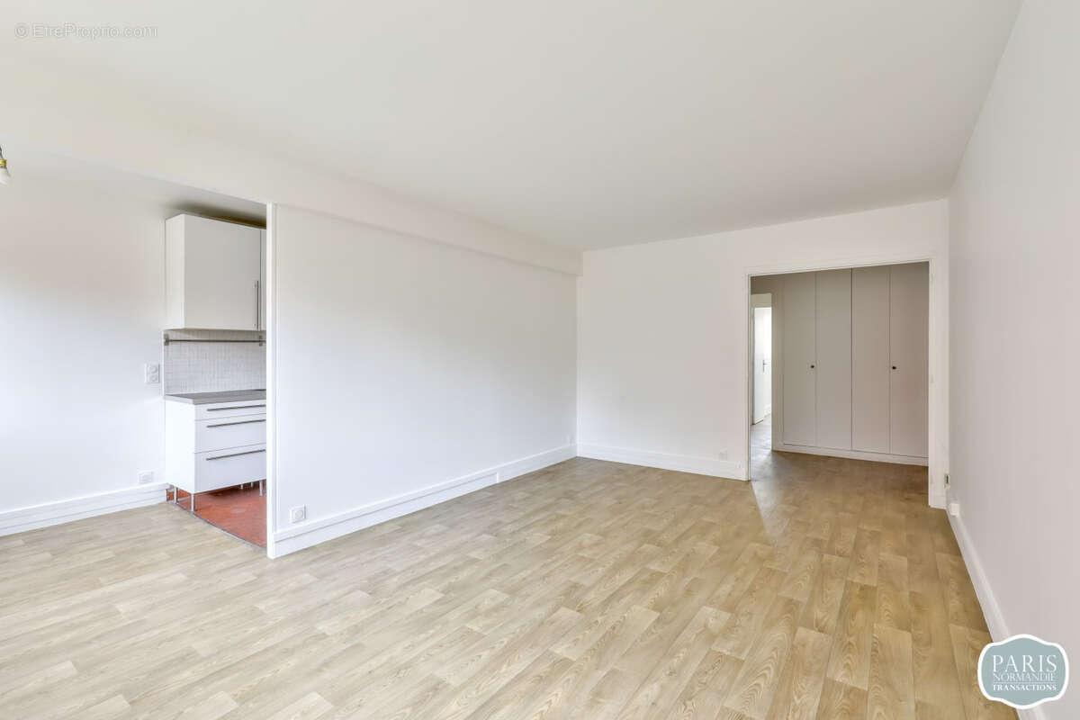 Appartement à PARIS-15E
